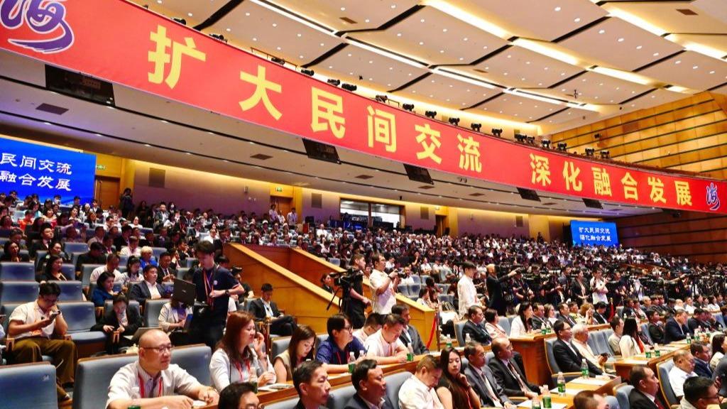 吴邦国同志生平